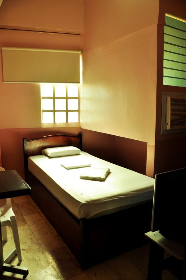Gv Hotel - Talisay City מראה חיצוני תמונה